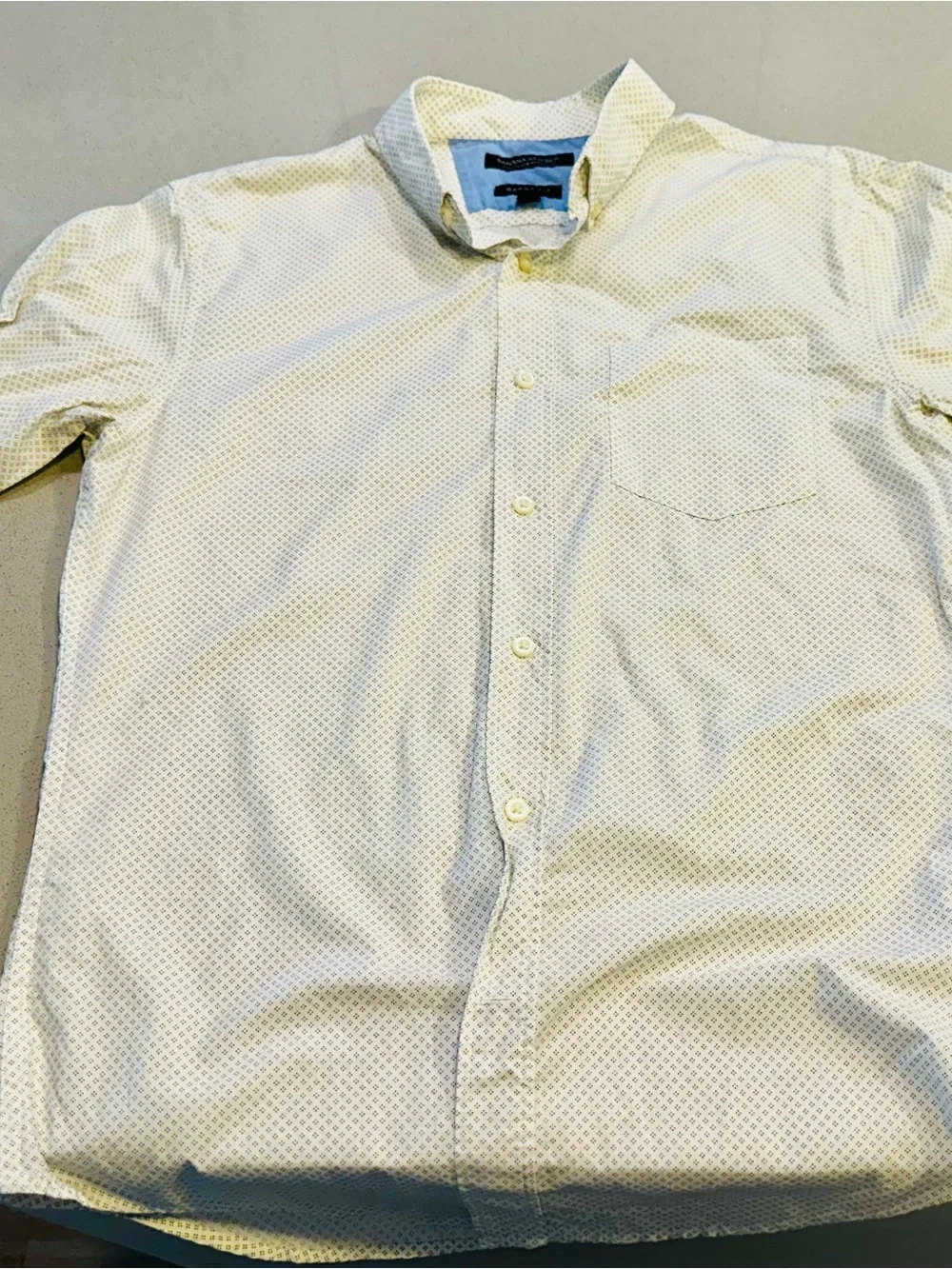Banana Republic Men's White Micro-Pattern Button-Down Shirt